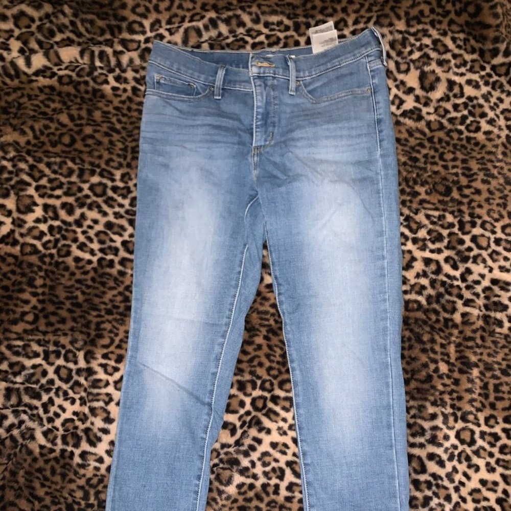 Levi's 311 Shaping Jeans